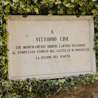 Targa dedicata a Vittorio Cini dalla Regione Veneto al Castello di Monselice